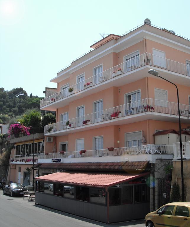 דיאנו מרינה Hotel Nettuno מראה חיצוני תמונה