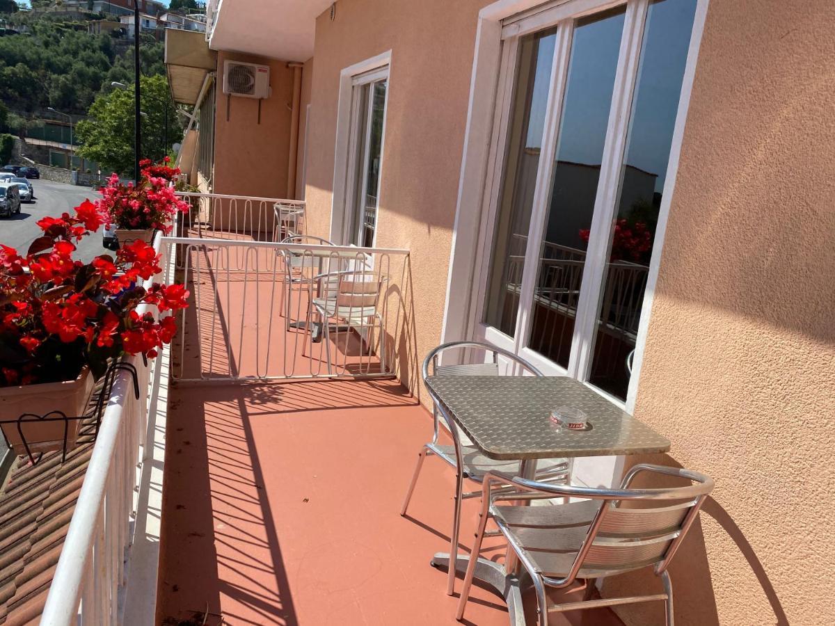 דיאנו מרינה Hotel Nettuno מראה חיצוני תמונה